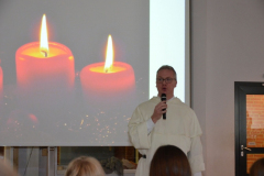 Adventsfeier-der-ganzen-Schule
