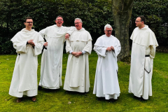 Diese-freundlichen-Herren-sind-die-Dominikaner-an-der-Schule