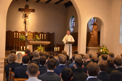 Gottesdienst-in-der-Kirche