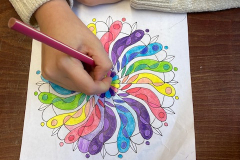 Mandalas-ausmalen-eine-ruhige-Uebung